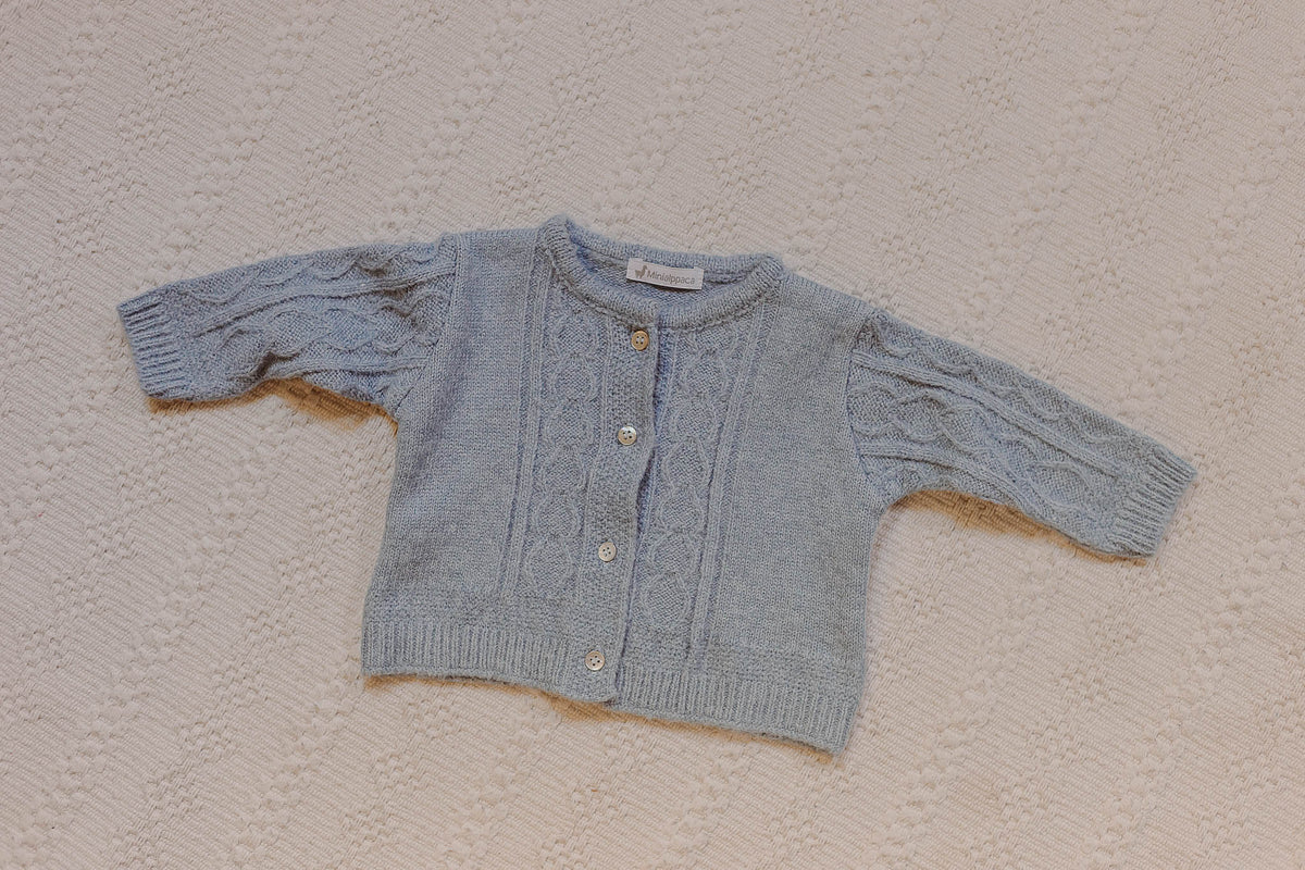Casaquinho de Tricot Trança Azul Bebê