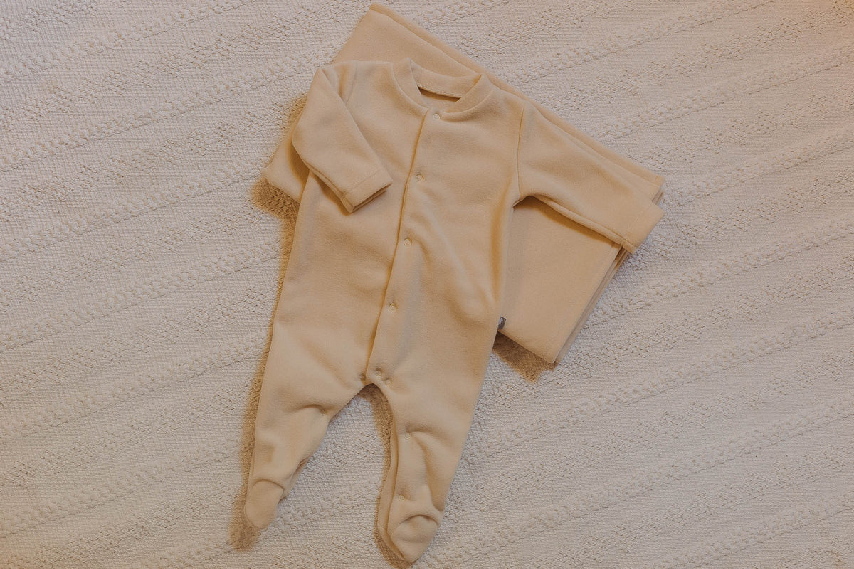 Kit Manta Macacão Soft Botões Amendoas