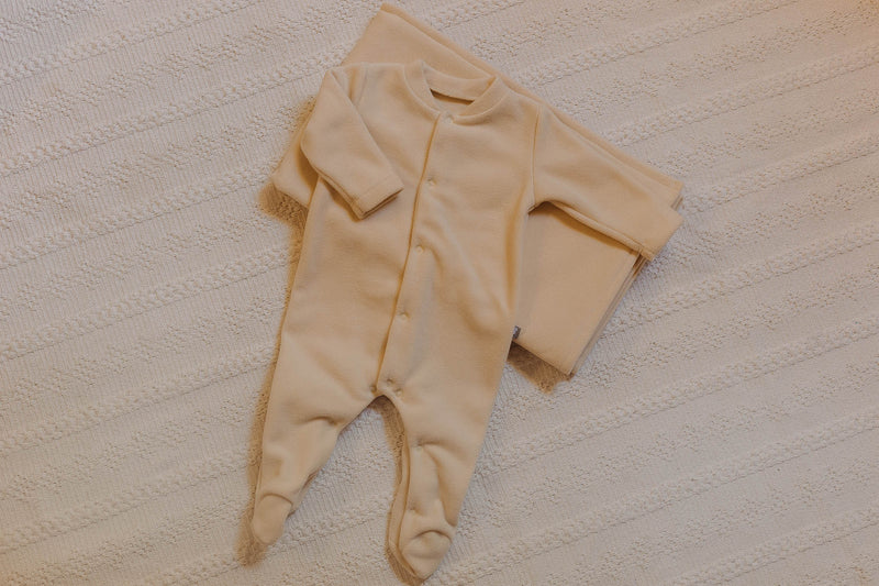 Kit Manta Macacão Soft Botões Amendoas