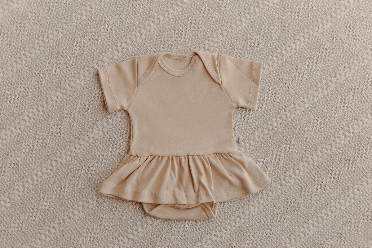 Body Vestido Manga Curta Amêndoas Algodão Egípcio